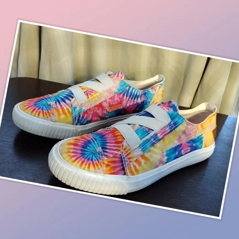 Blowfish Malibu's Marlo, tie-dye sneaker features a canvas upper with elastic on